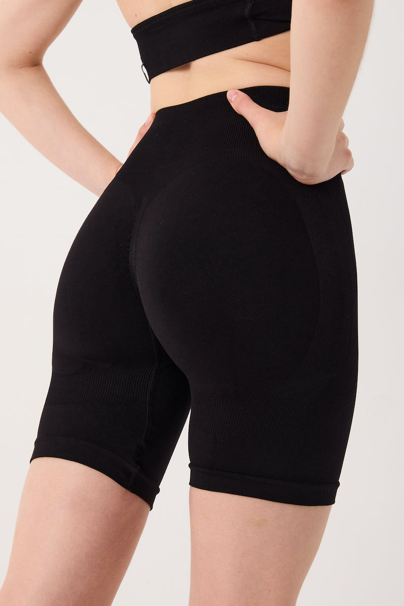 Amara Yüksel Bel Toparlayıcı Şort Siyah