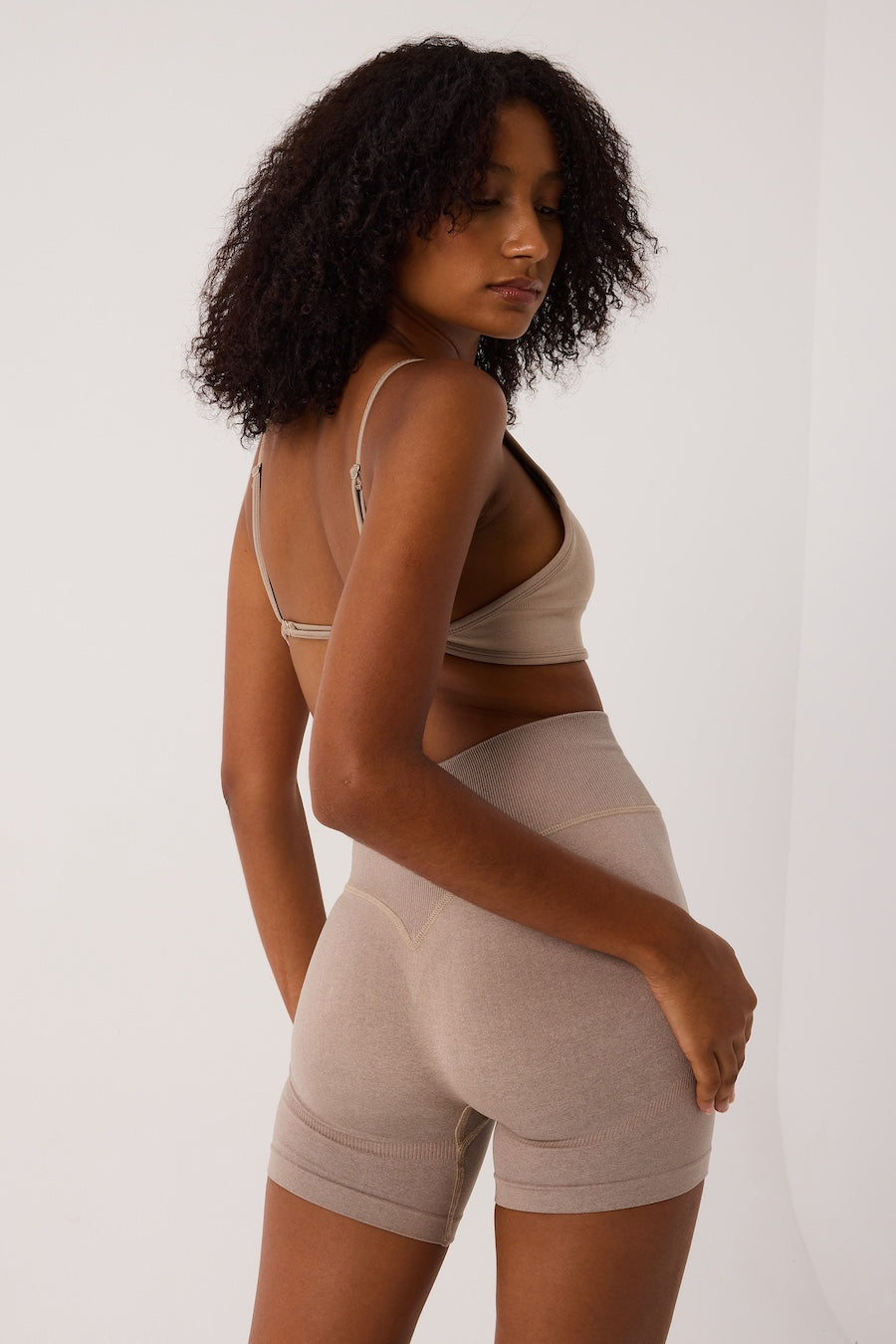 Aura Yüksek Bel Kemer Detaylı Spor Şort Taş