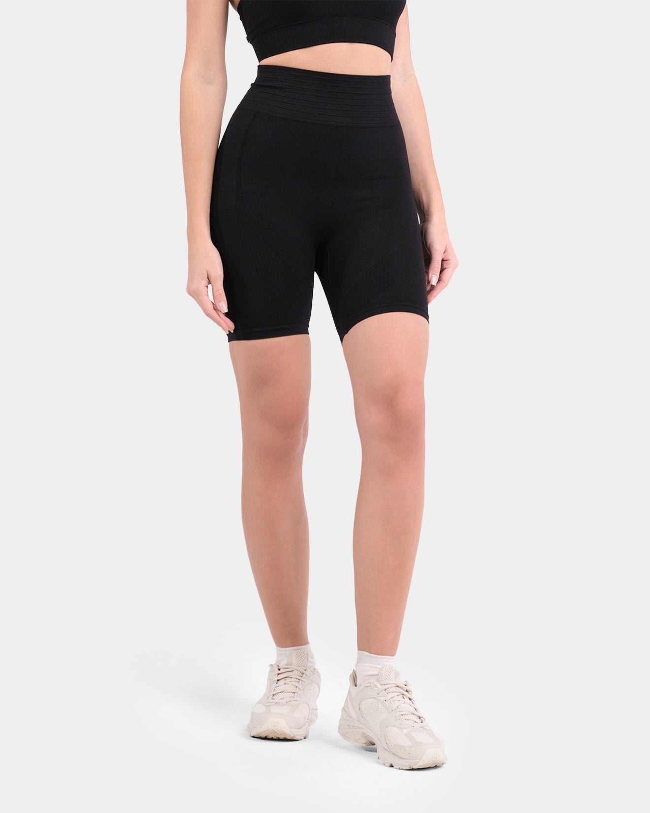 Seamless Spor Tayt Şort ve Askılı Büstiyer